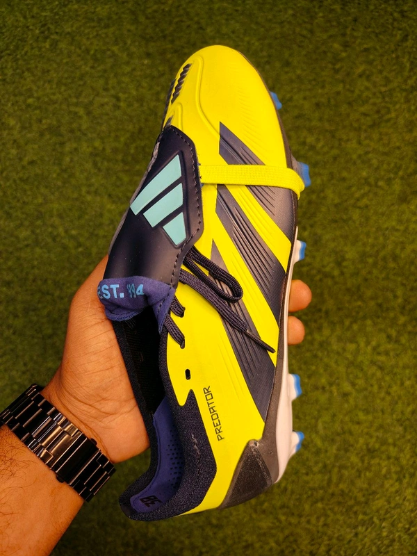 Predator Foldover Elite Green Colour FG With Lace - 8