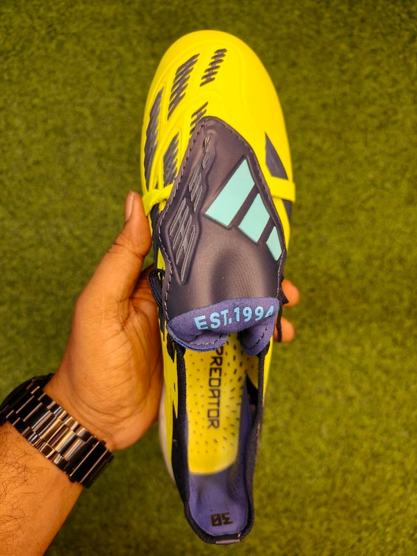 Predator Foldover Elite Green Colour FG With Lace - 8