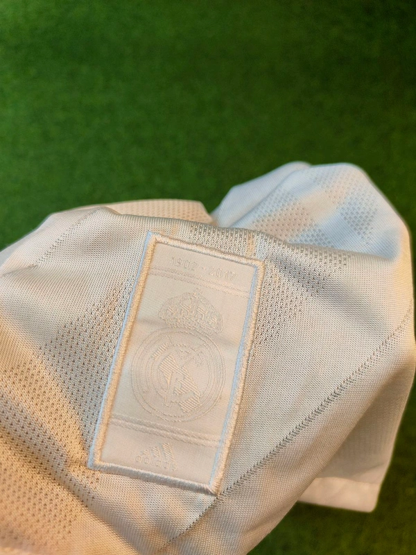 Retro Madrid 17/18 Home Jersey - XXL