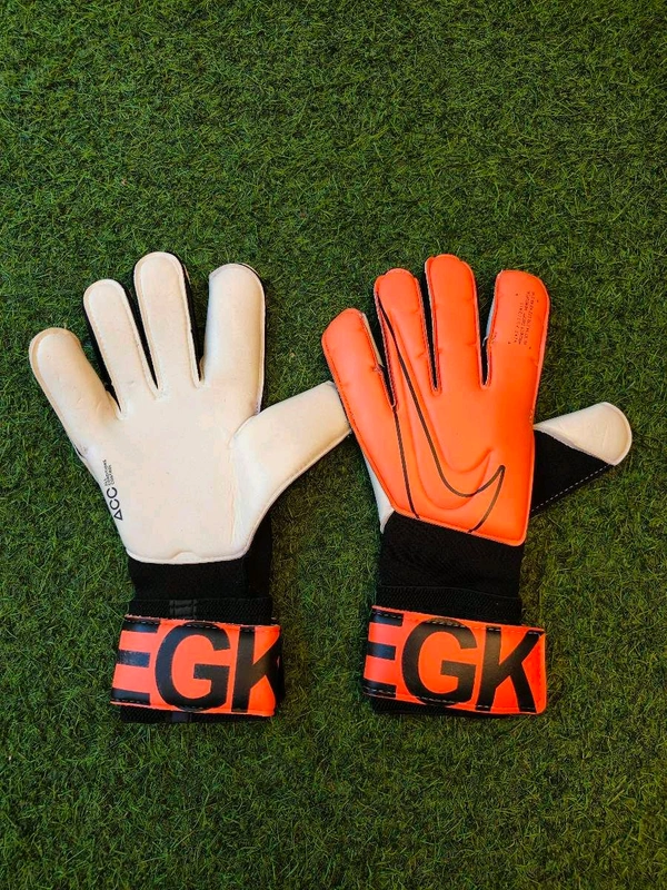 Vapor Grip 3 Goalkeeper Orange Colour Match Gloves - 9