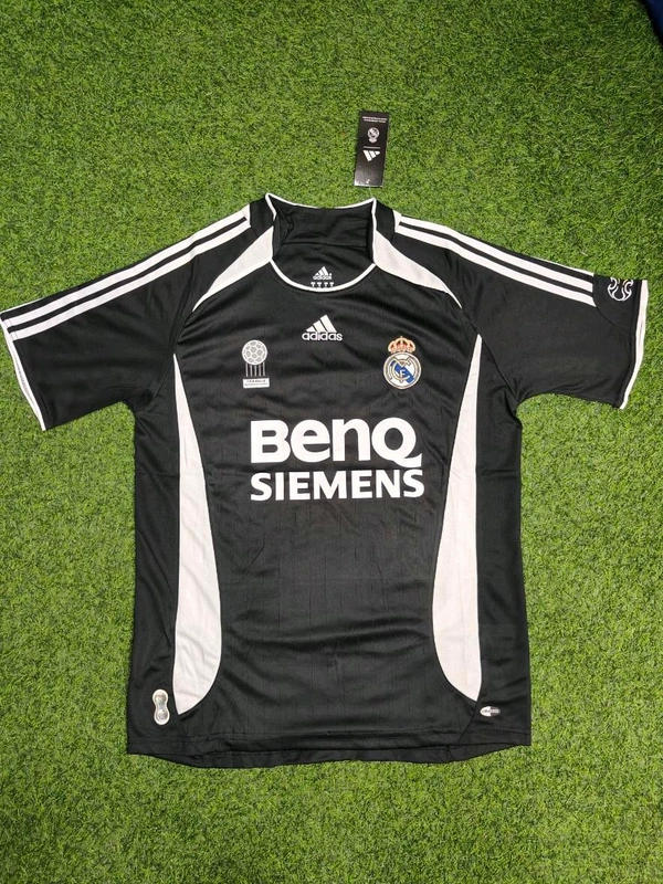 Retro Madrid 2006-07 Away Half Sleeve - L