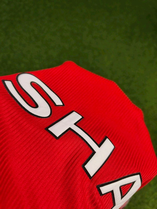 Retro Manchester United 1998-99 Home Half Sleeve - M