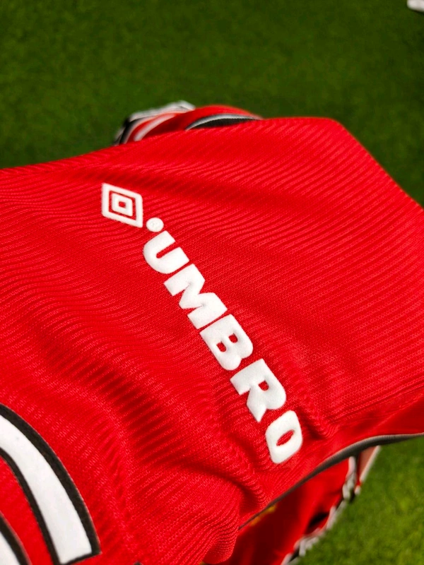 Retro Manchester United 1998-99 Home Half Sleeve - XL