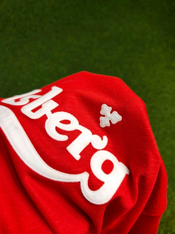 Retro Liverpool 2005 Home Half Sleeve - S