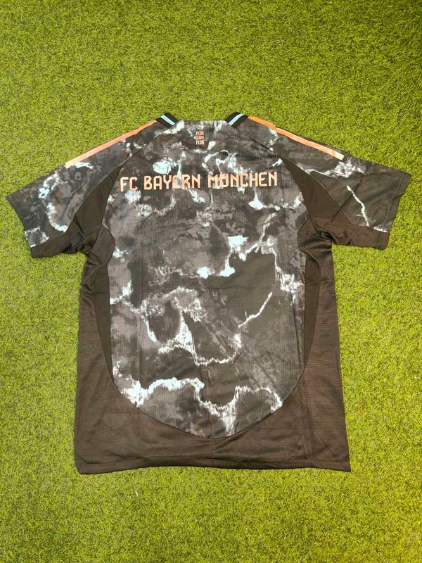FC Bayern Munich 24/25 Away Kit Player Edition - S