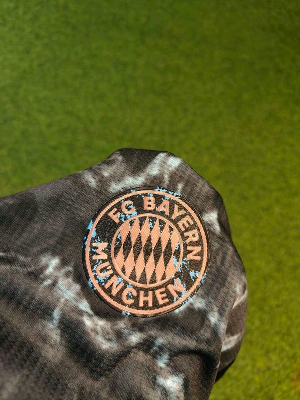 FC Bayern Munich 24/25 Away Kit Player Edition - L