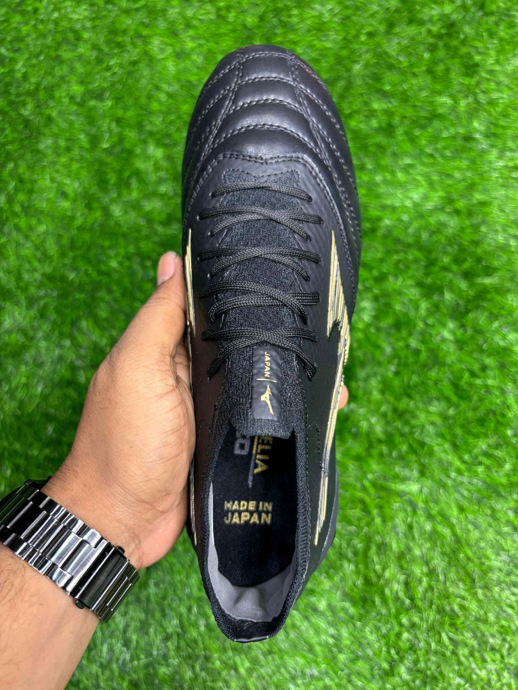 Mizuno Morelia Neo Black And Gold With Lace FG