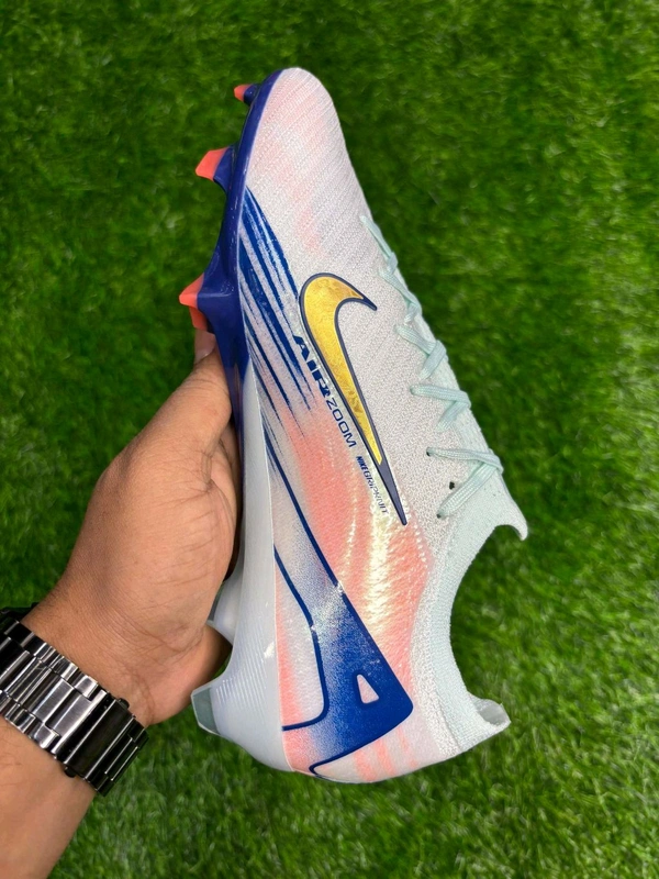 Mercurial Vapor 16 Elite Low Top CR7 Edition FG - 5.5