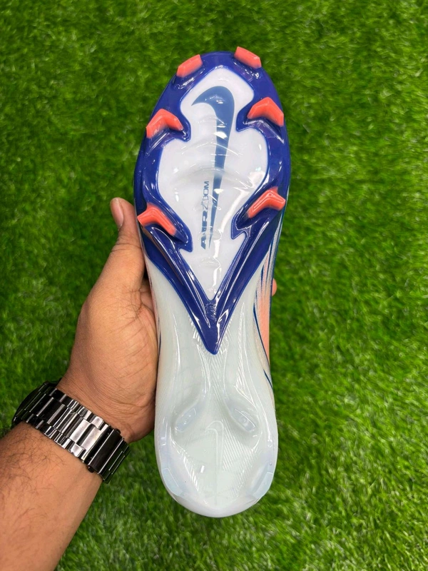 Mercurial Vapor 16 Elite Low Top CR7 Edition FG - 5.5