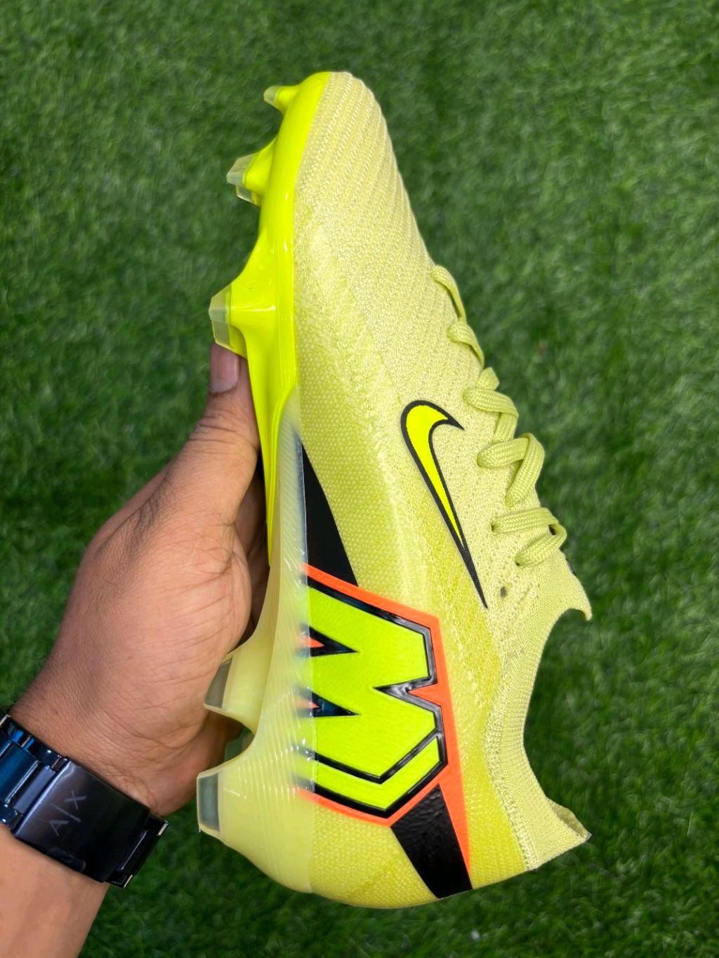 Mercurial Vapor 16 Mad Voltage FG Low-top With Lace