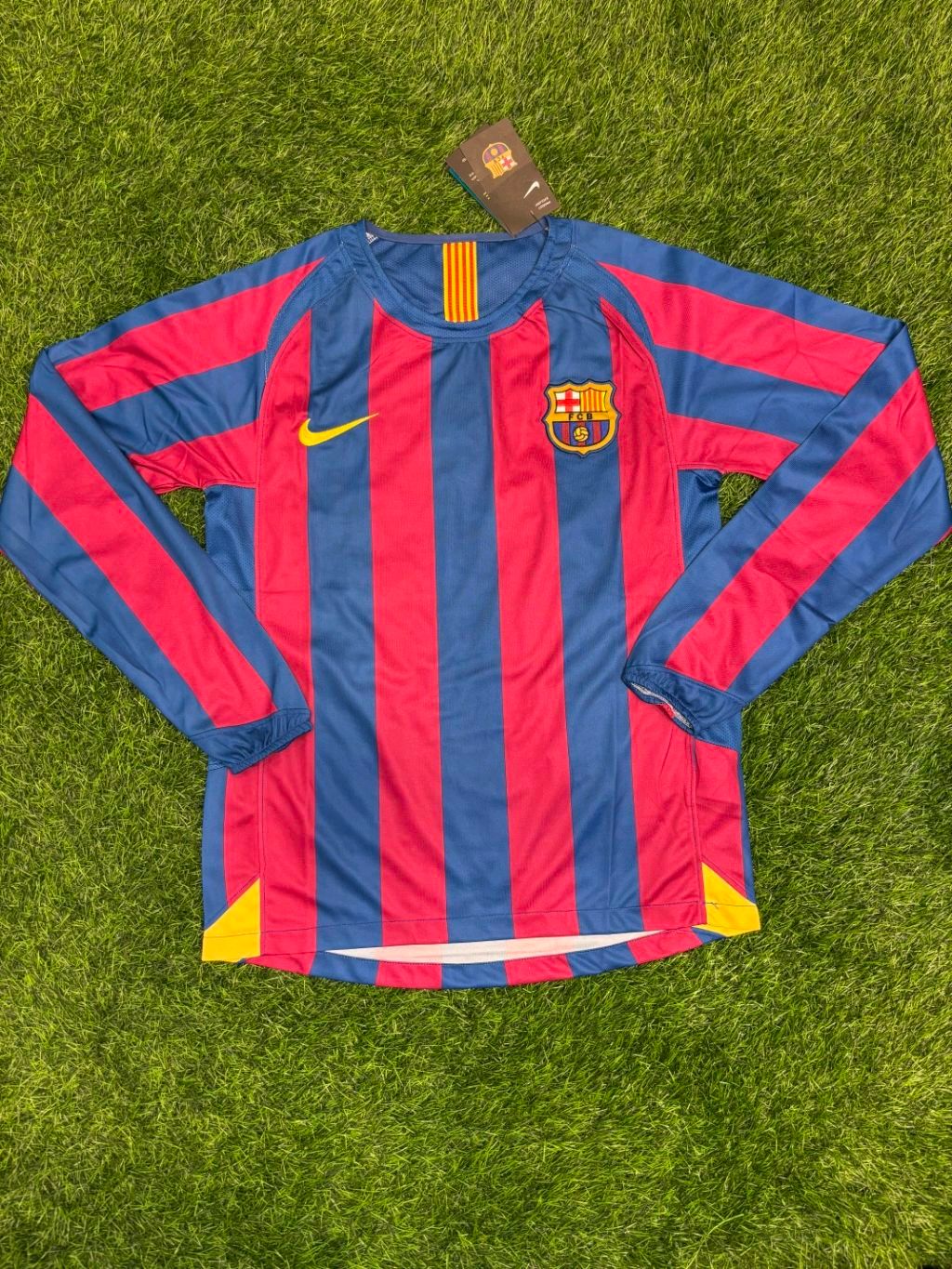 Retro Barcelona 2005-06 Home Full Sleeve Jersey