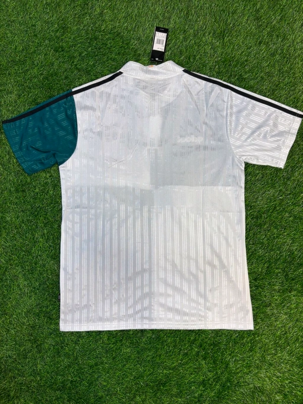 Retro Liverpool FC 1995-96 Away Half Sleeve - L