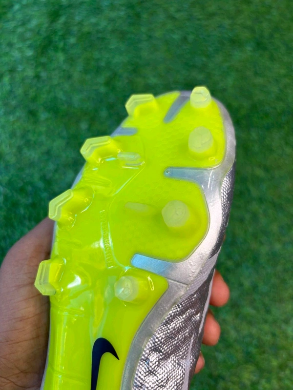 Hypervenom Phantom 3 Grey Green Low-top FG With Lace - 7.5