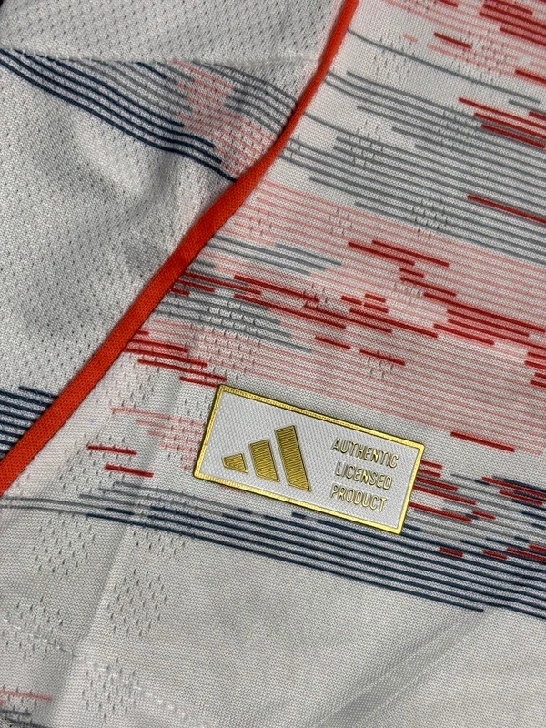 Bayern Munich 25/26 Away Player Edition Half Sleeve - M