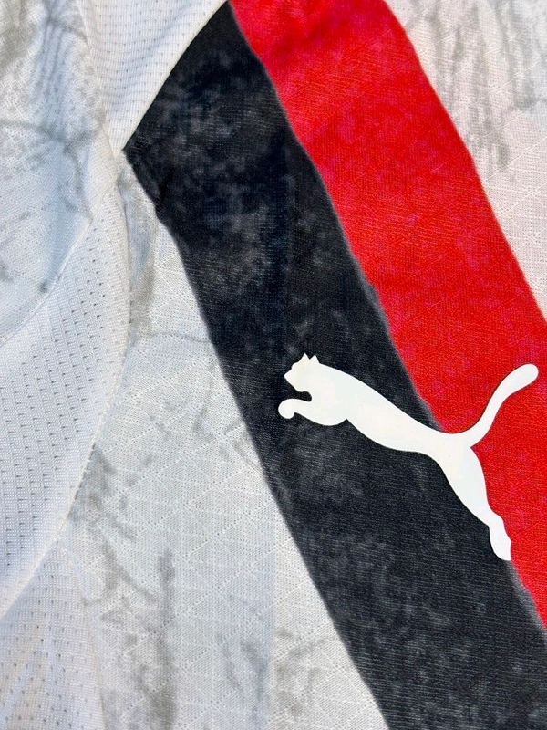 Manchester City 25/26 Away Player Edition Half Sleeve - M