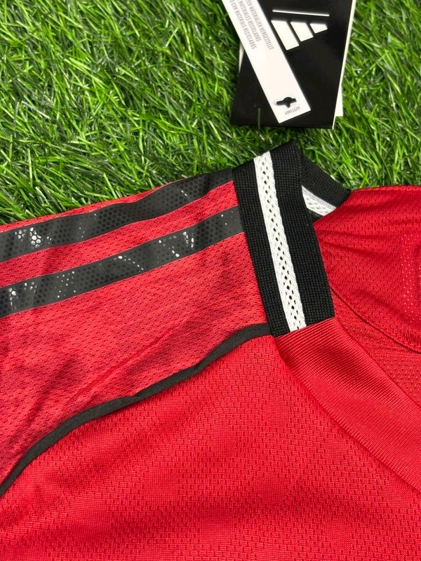 Manchester United 25/26 Home Player Edition - L