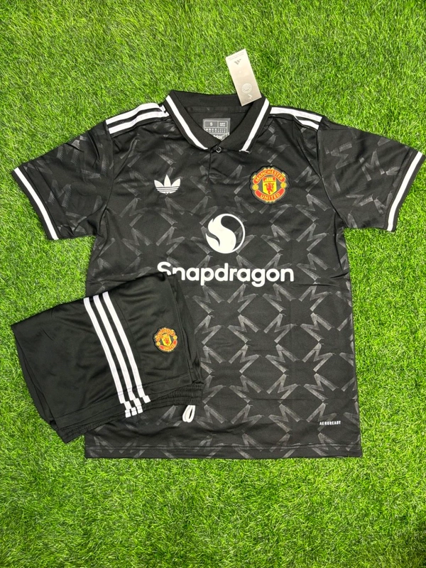 Manchester United 25/26 Black Special Kit Fan Edition With Short - S