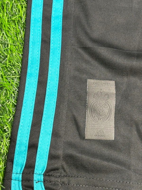 Retro Madrid 2017/18 Away Kit Fan Edition With Short - S