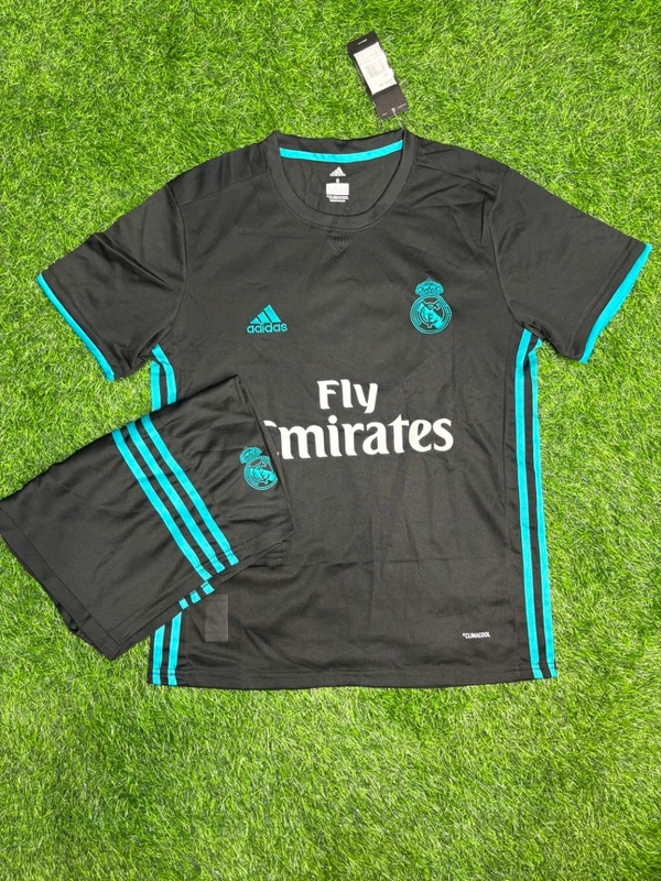 Retro Madrid 2017/18 Away Kit Fan Edition With Short - M