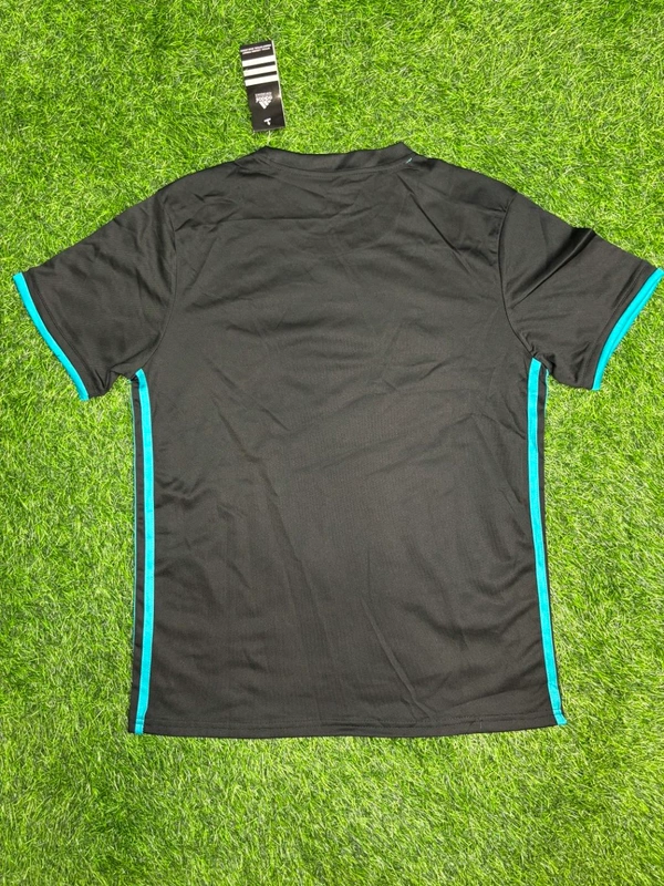 Retro Madrid 2017/18 Away Kit Fan Edition With Short - M