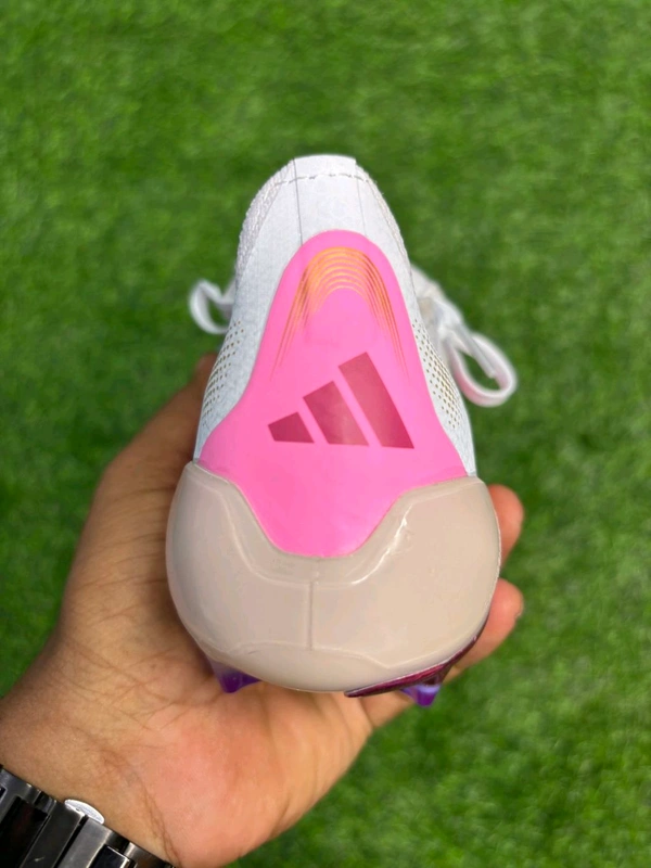 Predator Foldover Elite White Pink Colour FG - 9.5