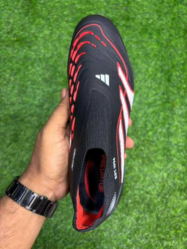 Predator Elite Black And Red Low-top FG Without Lace - 7.5
