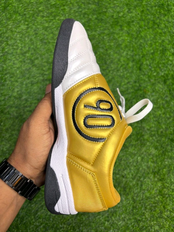 Total 90 III Futsal 5 White And Gold Colour With Lace - 10