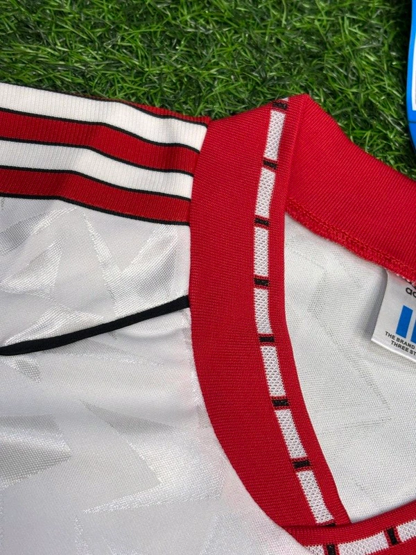 Retro Manchester United 1991 European Cup Final Jersey - M