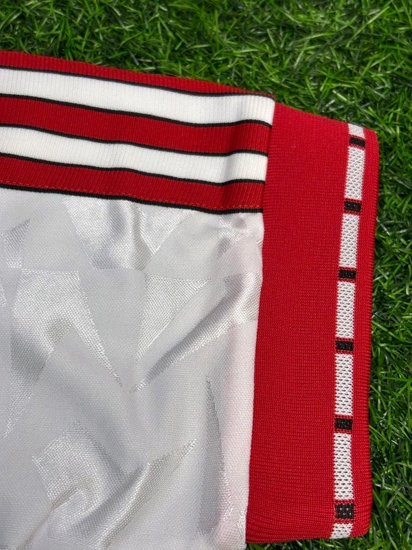 Retro Manchester United 1991 European Cup Final Jersey - L