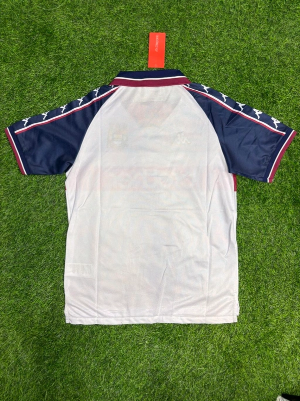 Retro Manchester City 1997/98 Away Kit Half Sleeve - M