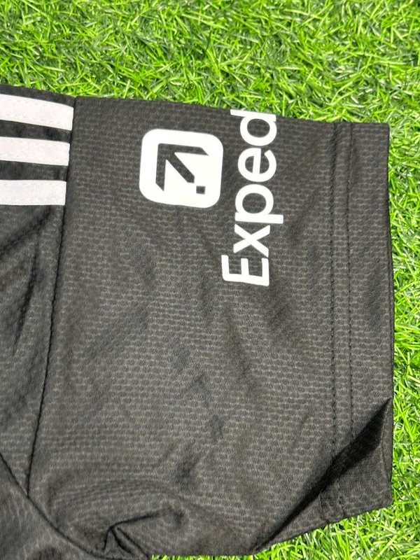 Liverpool FC 25/26 Goalkeeper Kit Fan Edition With Short - S