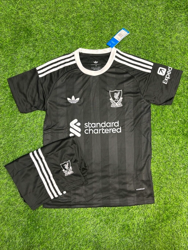 Liverpool FC 25/26 Goalkeeper Kit Fan Edition With Short - L