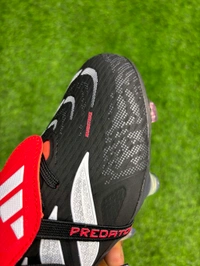 Predator Elite Foldover FG Red And Black With lace - 9.5