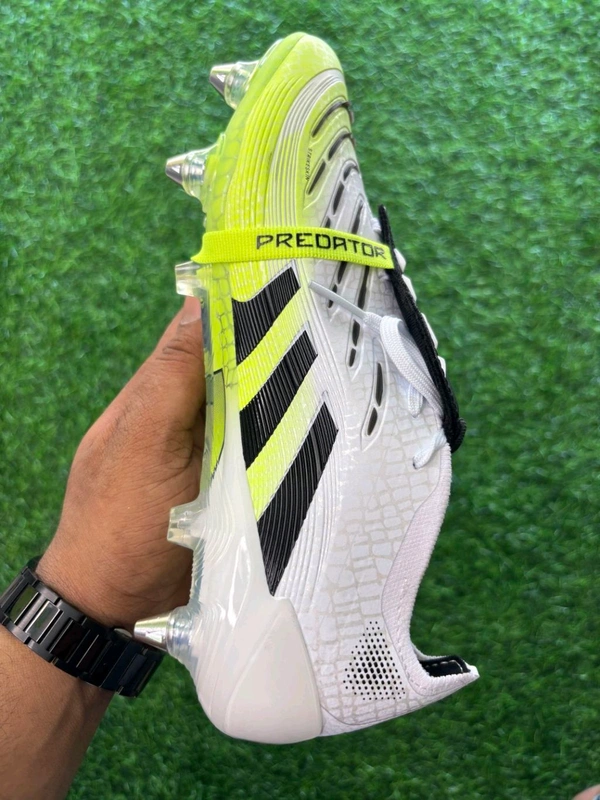 Predator Elite Foldover White And Green SG With Lace (Metal Changer) - 7.5