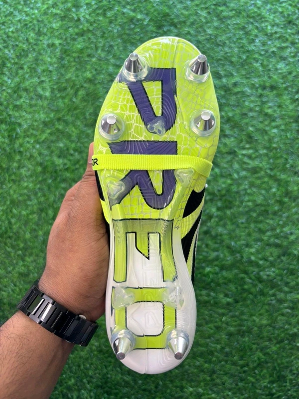 Predator Elite Foldover White And Green SG With Lace (Metal Changer) - 9.5