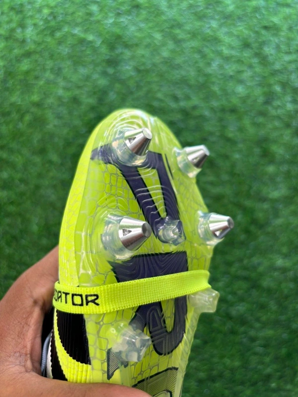 Predator Elite Foldover White And Green SG With Lace (Metal Changer) - 9.5