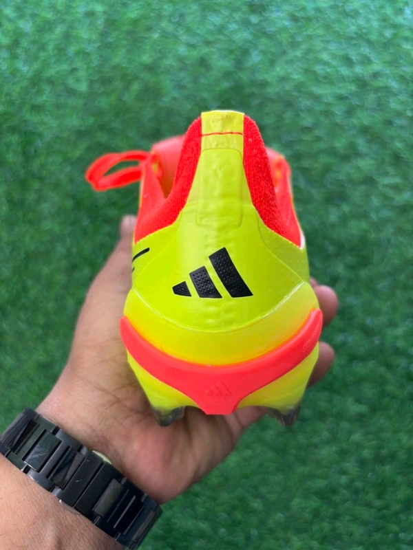 Predator Elite Foldover Yellow Colour FG With Lace - 9