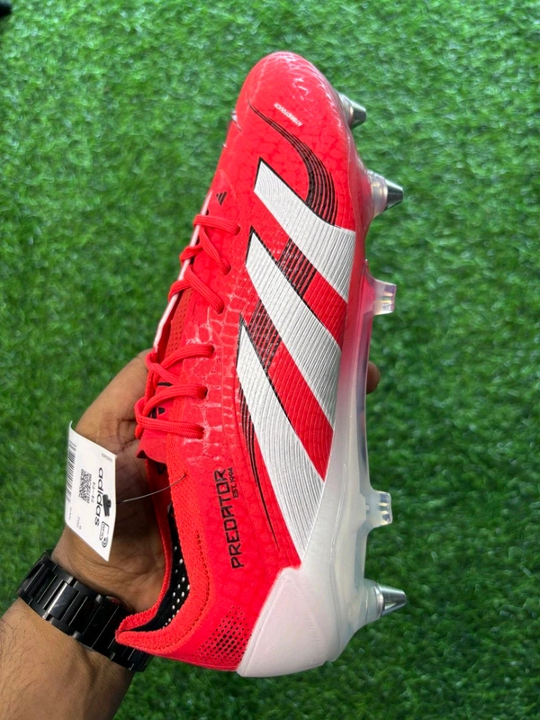 Predator Elite Red Colour SG With Lace(Metal Changer) - 6.5