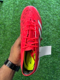 Predator Elite Red Colour SG With Lace(Metal Changer) - 6.5