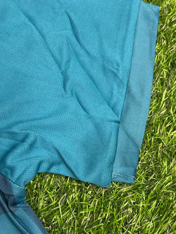 Retro Madrid 17/18 3rd Kit Fan Edition With Short - L