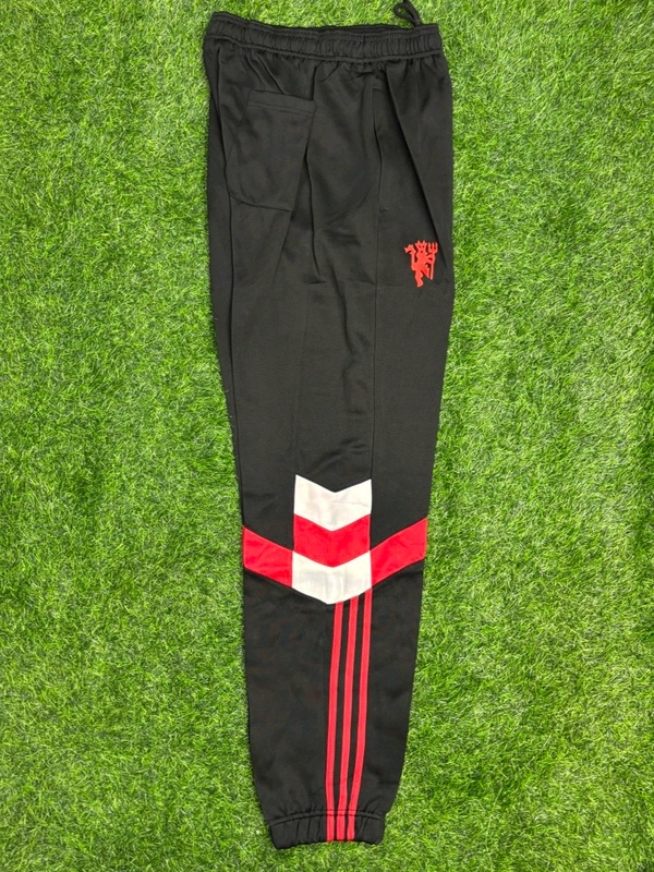 Manchester United 2025 Black And Red Colour Traning Suit Set - L