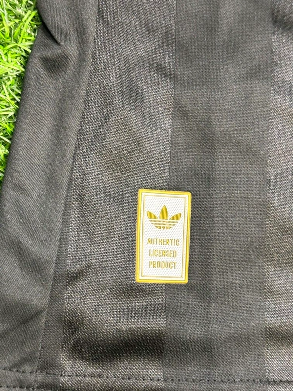 Liverpool FC 25/26 Black Colour Goalkeeper Kit Player Edition - M