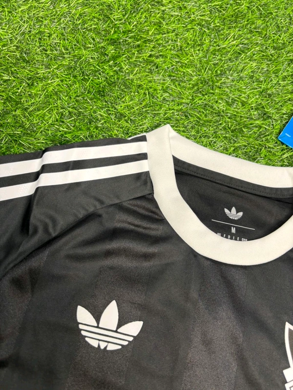 Liverpool FC 25/26 Black Colour Goalkeeper Kit Player Edition - XL