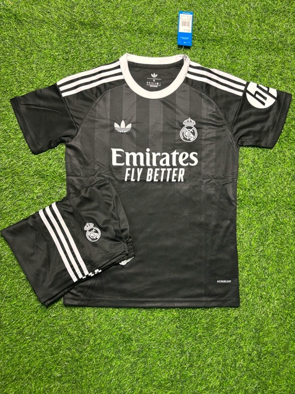 Madrid 25/26 Goalkeeper Kit Fan Edition With Short - L