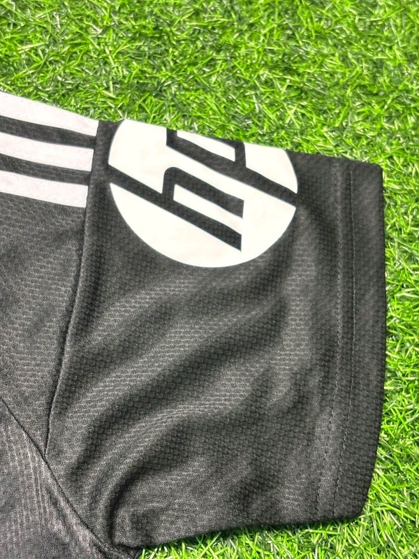 Madrid 25/26 Goalkeeper Kit Fan Edition With Short - L