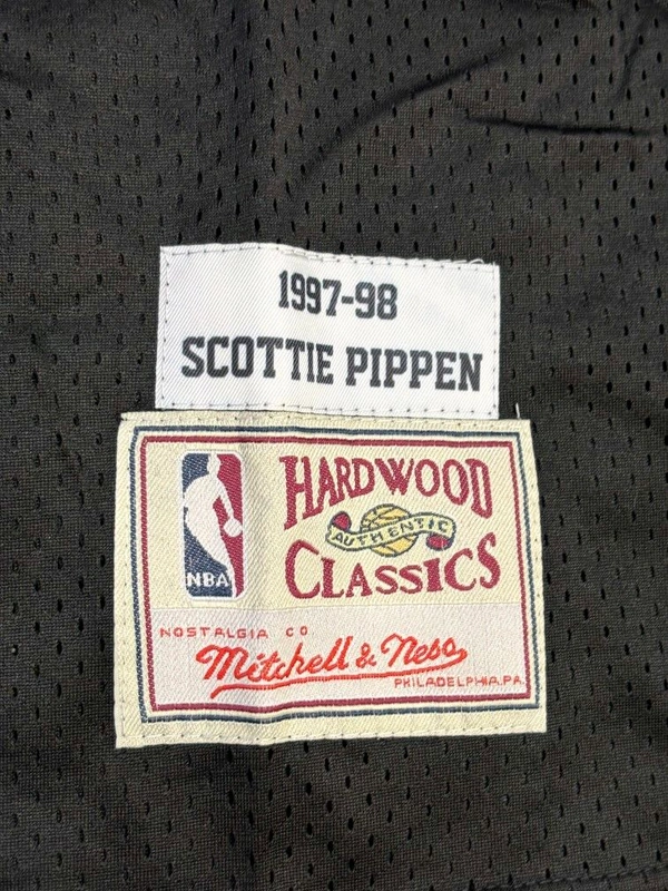 NBA Bulls Red Black Colour Jersey - PIPPEN 33 - S