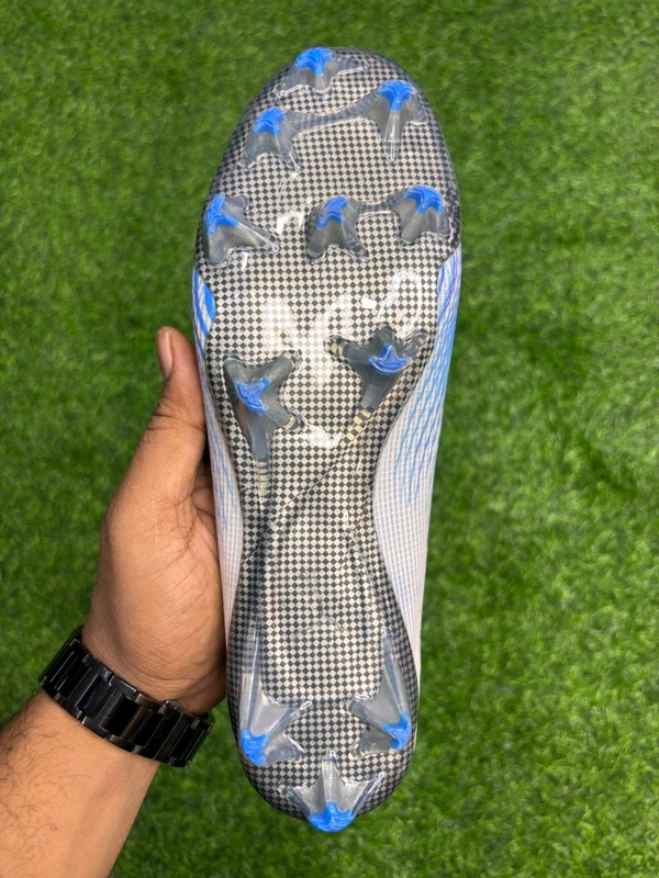 Ultra 5 Carbon Elite White Blue Colour FG With Lace - 7.5