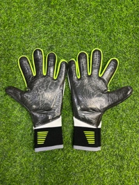 Predator Pro Goalkeeper Gloves White And Green Colour - 8