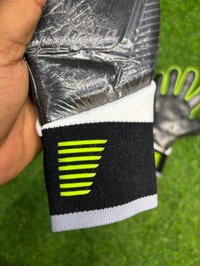 Predator Pro Goalkeeper Gloves White And Green Colour - 9