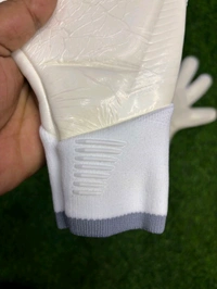 Predator Pro Goalkeeper Gloves White Colour - 7